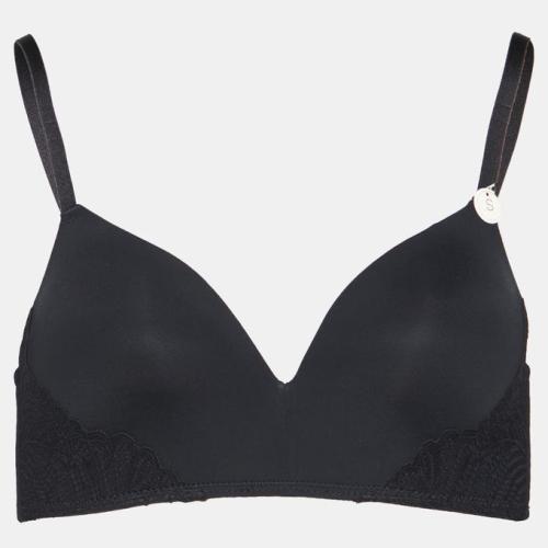 Real Essential Tshirt Bra with Lace in Black