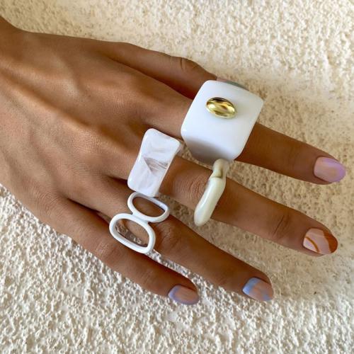 4Pcs Acrylic Ring Charming Chic Vintage Thick-Mix Color